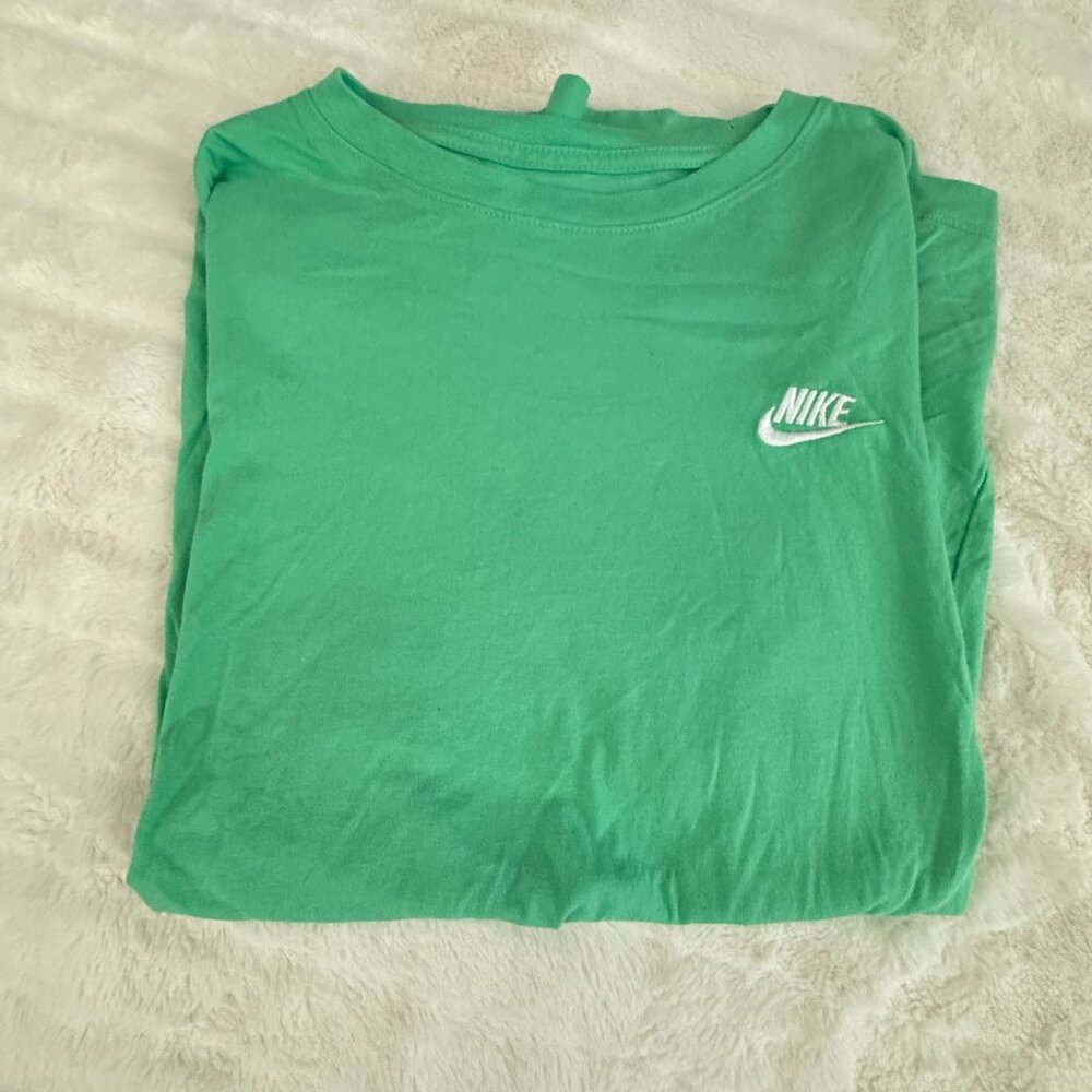 Nike Green Tshirt Size Large  B8